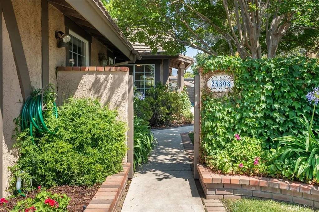 Valencia, CA 91355,25808 El Gato Place
