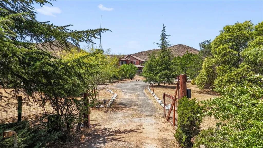 Agua Dulce, CA 91390,10821 Los Jordans Road