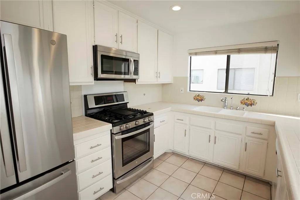 Woodland Hills, CA 91367,6121 Shoup Avenue #10