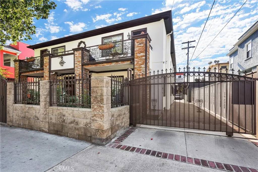 Los Angeles, CA 90028,5666 Franklin Avenue
