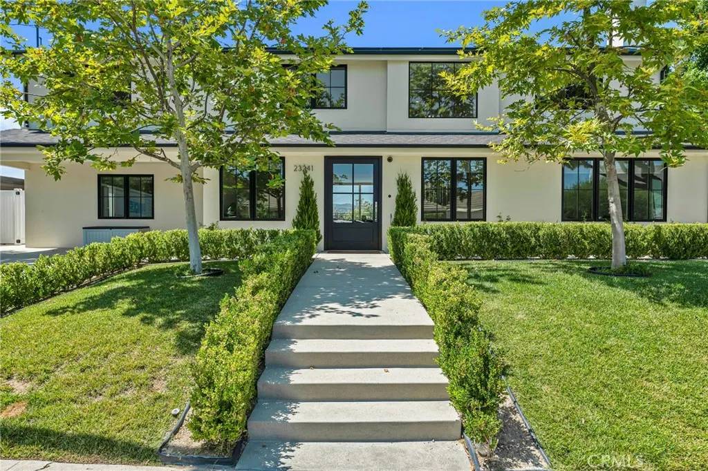 Woodland Hills, CA 91367,23241 Aetna Street