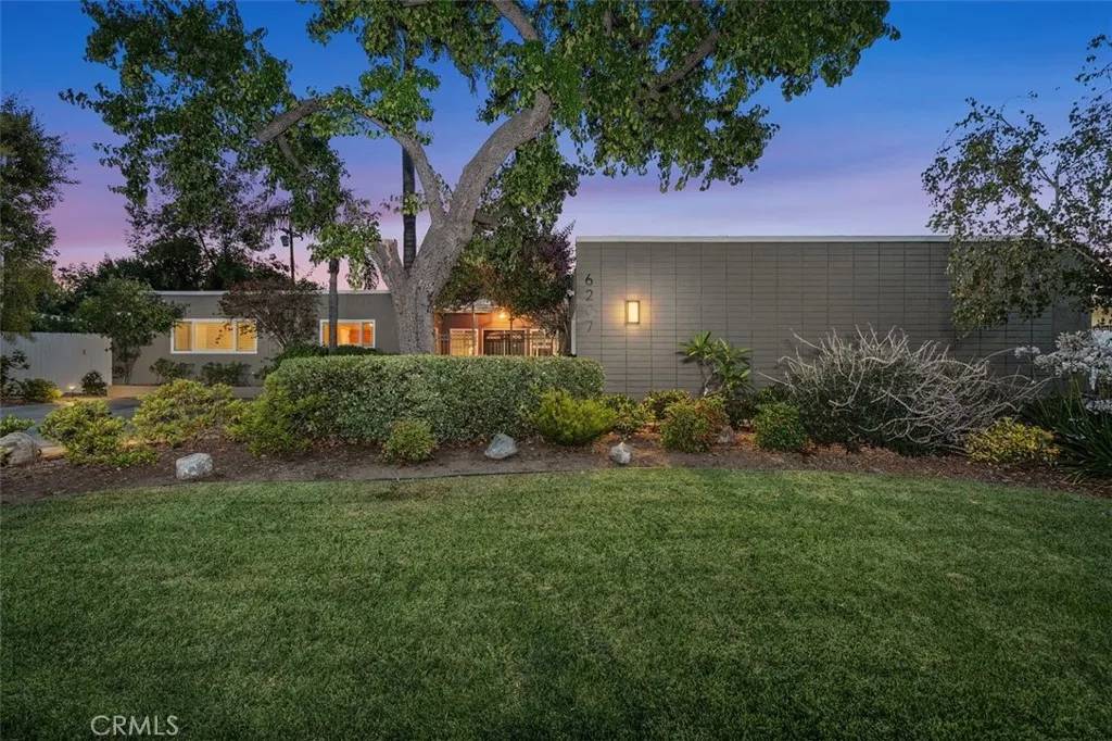 Woodland Hills, CA 91367,6207 Capistrano Avenue