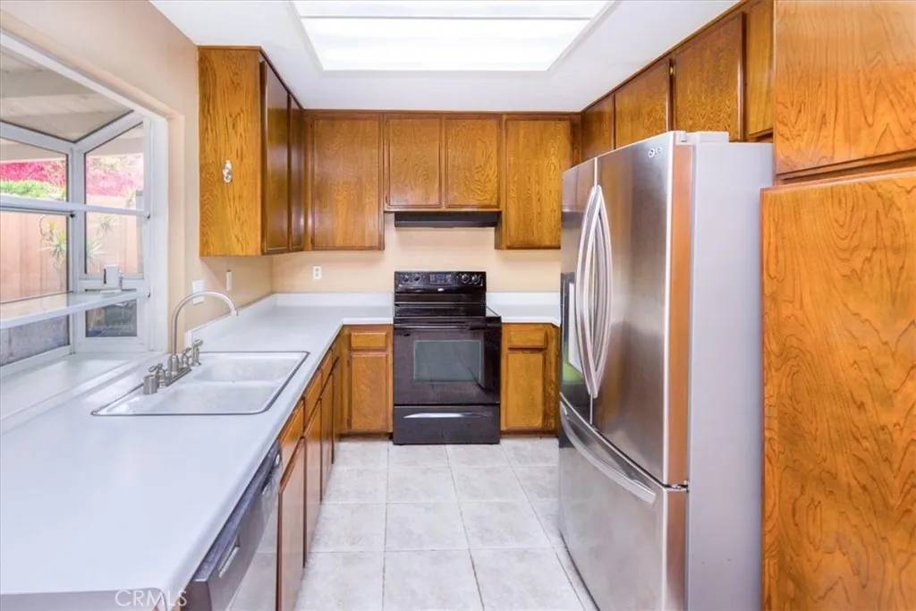 Camarillo, CA 93012,5709 Holly Ridge Drive