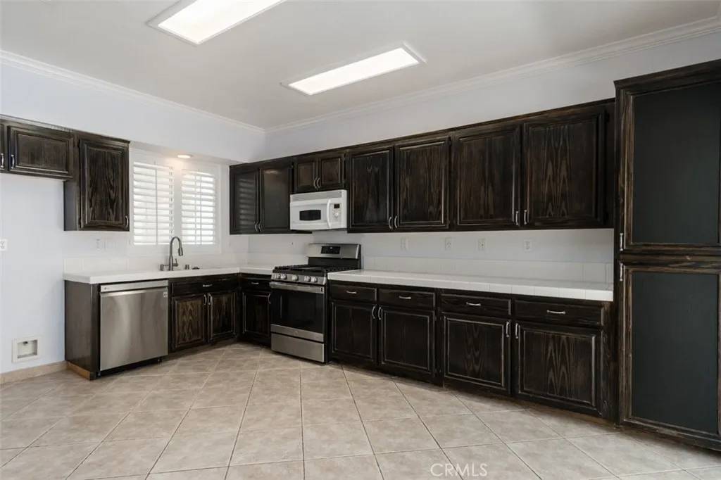 Simi Valley, CA 93065,552 Hooper Avenue