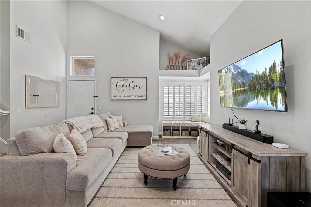 Castaic, CA 91384,28032 Nantucket Street