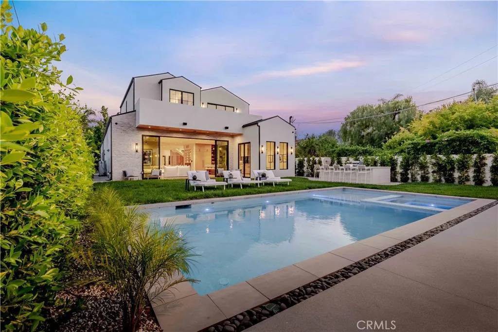 Encino, CA 91436,16711 Moorpark Street
