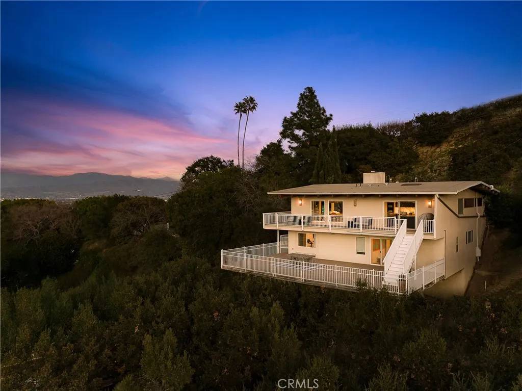 Sherman Oaks, CA 91423,3721 Glenridge Drive