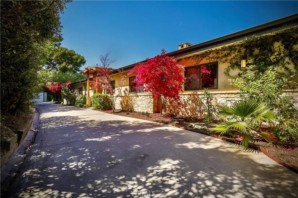 Sherman Oaks, CA 91423,3700 Koster Avenue