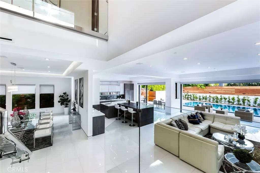Studio City, CA 91604,12732 Hortense Street