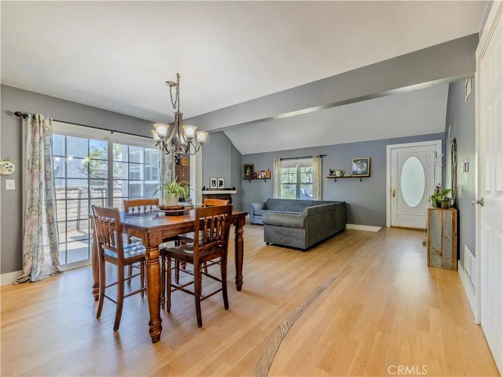 Valencia, CA 91355,23209 Via Barra