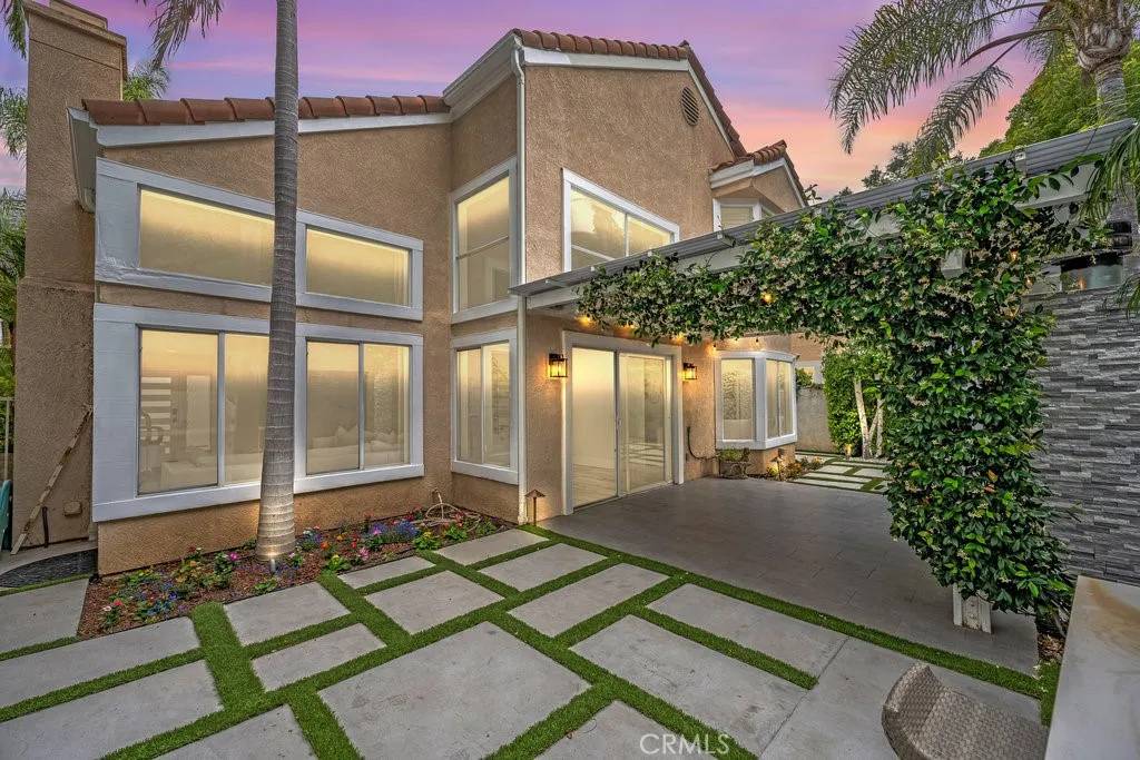 Calabasas, CA 91302,24523 Via Esquina