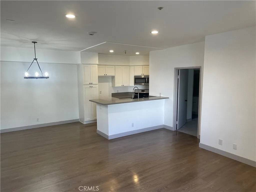 Van Nuys, CA 91411,14914 Hamlin Street #105