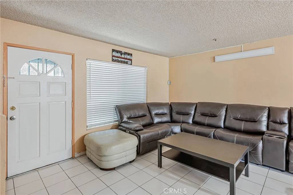 North Hills, CA 91343,8828 Burnet Avenue #9