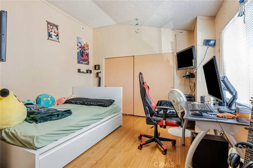 North Hills, CA 91343,8828 Burnet Avenue #9