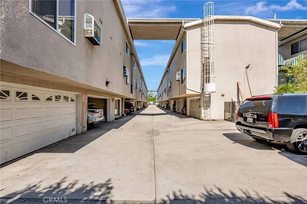 North Hills, CA 91343,8828 Burnet Avenue #9