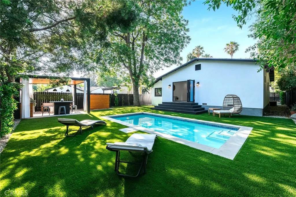 Sherman Oaks, CA 91401,14328 Emelita Street