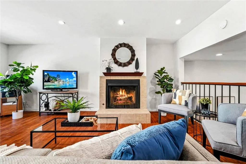 Burbank, CA 91504,1737 Peyton Avenue #E