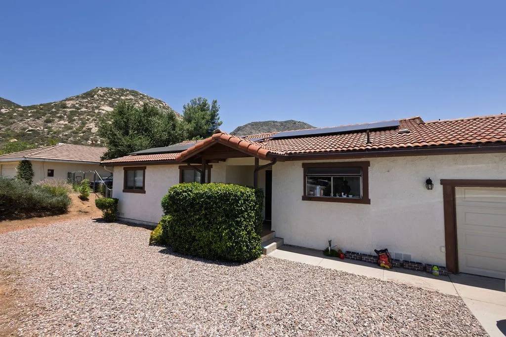 Ramona, CA 92065,15929 Caras Court
