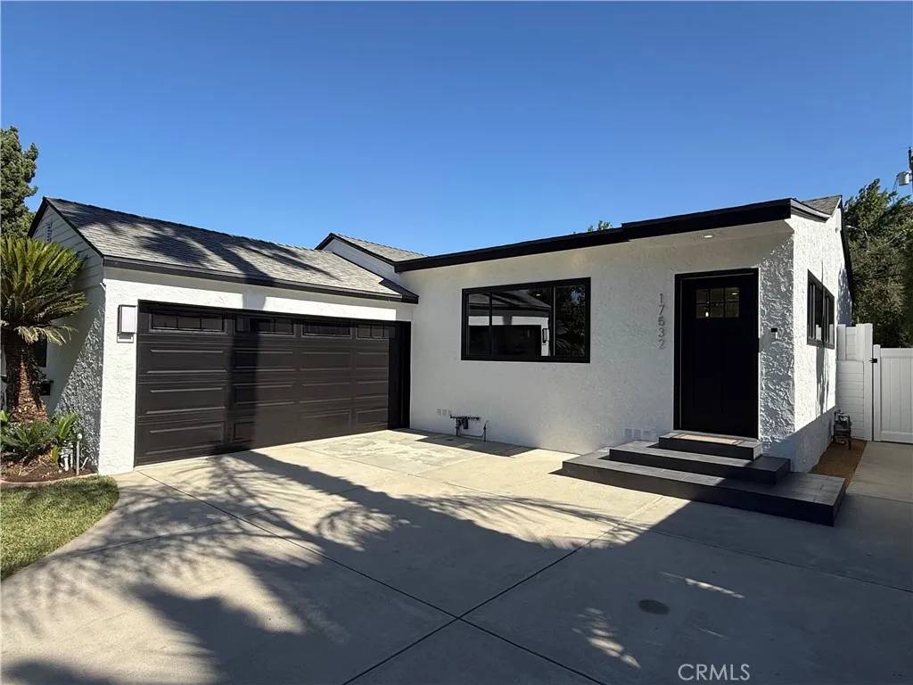 Lake Balboa, CA 91406,17532 Hamlin Street