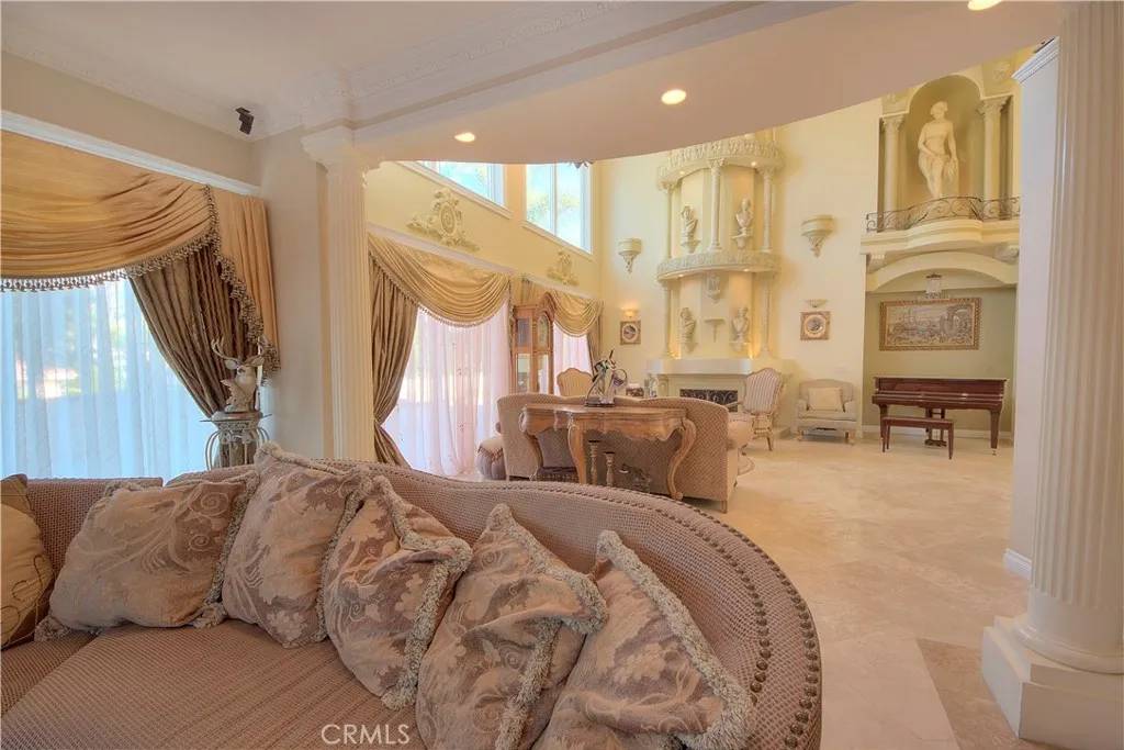 Encino, CA 91316,4301 Alonzo Avenue