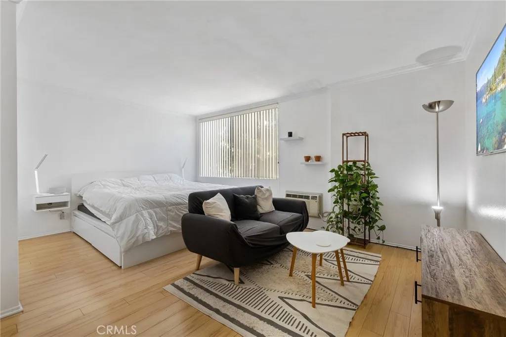 Los Angeles, CA 90020,525 S Ardmore Avenue #257