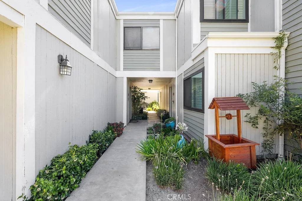 Canyon Country, CA 91351,27066 Hidaway Avenue #6