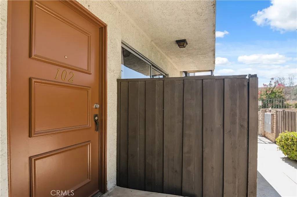 Canoga Park, CA 91304,8544 Independence Avenue #102