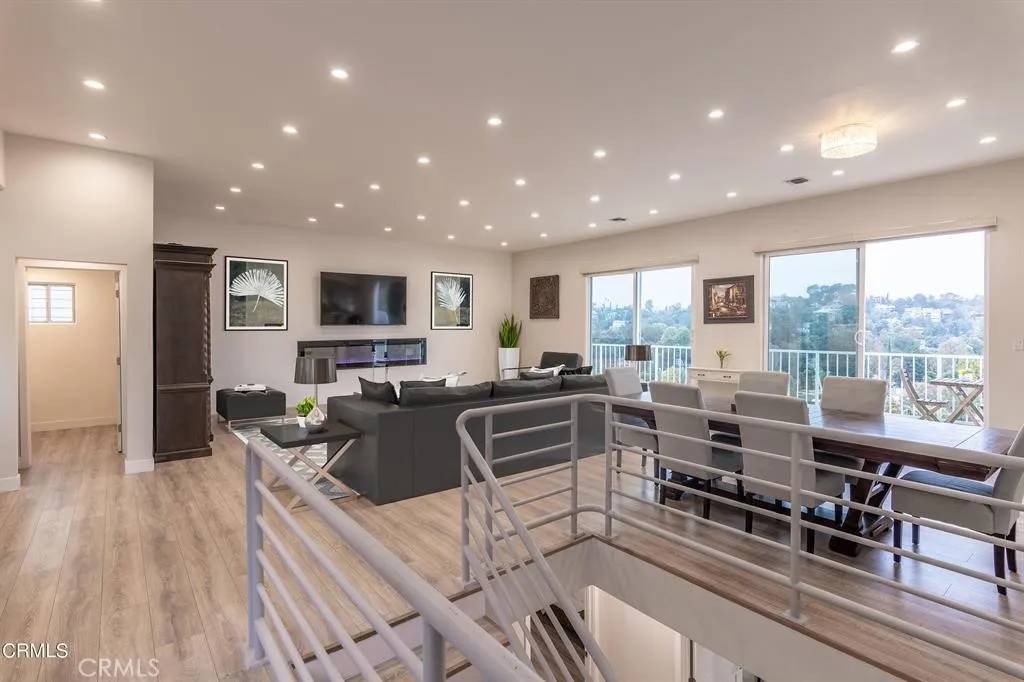 Woodland Hills, CA 91364,5035 Escobedo Drive