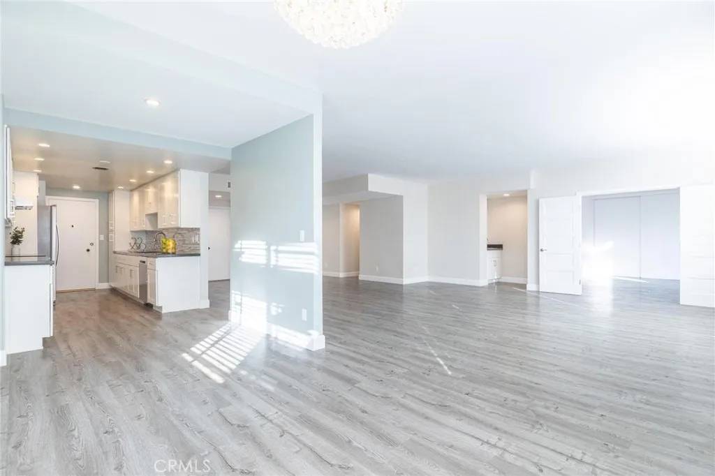 Beverly Hills, CA 90210,412 N Palm Drive #303