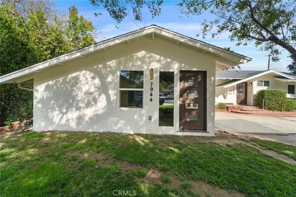 Canoga Park, CA 91304,7944 Moorcroft