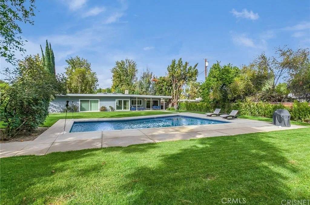 Woodland Hills, CA 91367,6236 Capistrano Avenue