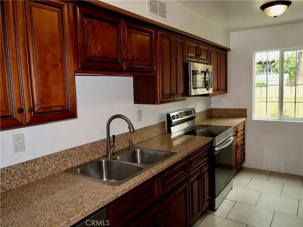 Reseda, CA 91335,8055 Canby Avenue #5
