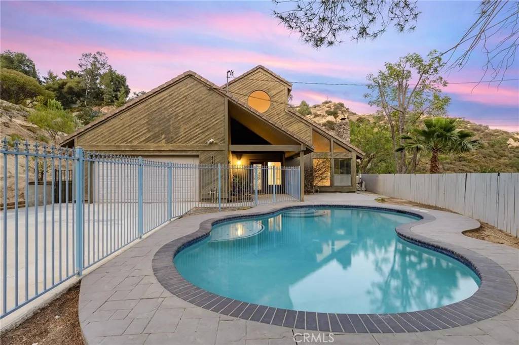 Canoga Park, CA 91304,678 Box Canyon Road