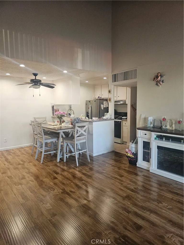 Canoga Park, CA 91304,8601 International Avenue #266