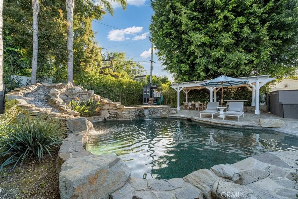Sherman Oaks, CA 91423,14332 Roblar Place