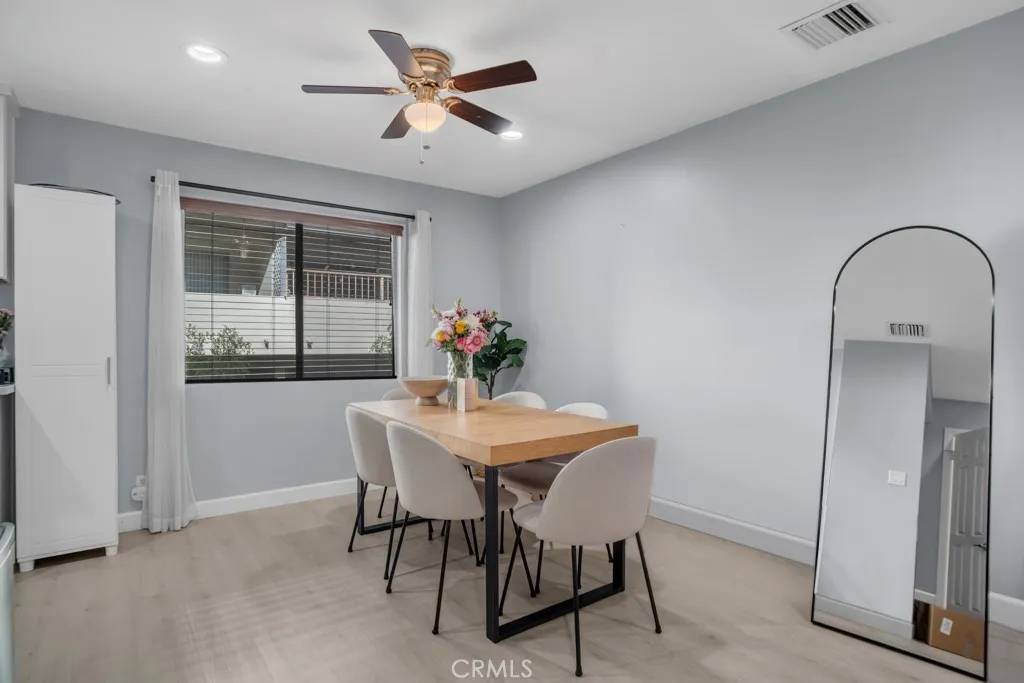 Sherman Oaks, CA 91423,14319 Addison Street #4