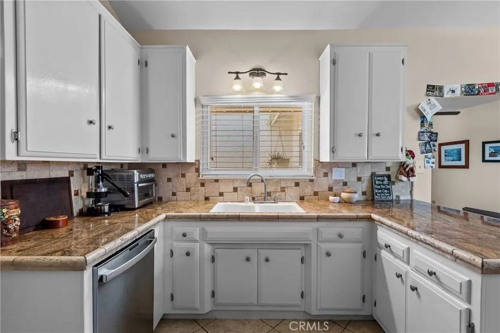 Saugus, CA 91350,27124 Cabrera Avenue