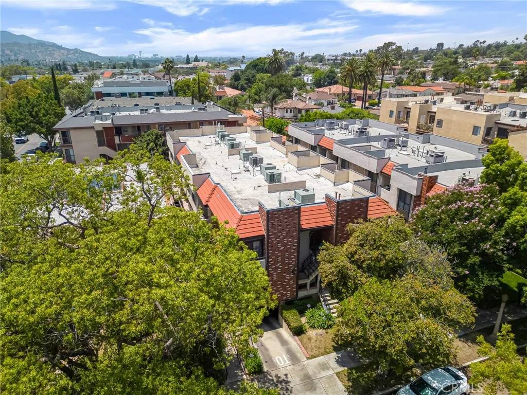 Glendale, CA 91202,1207 N Columbus Avenue
