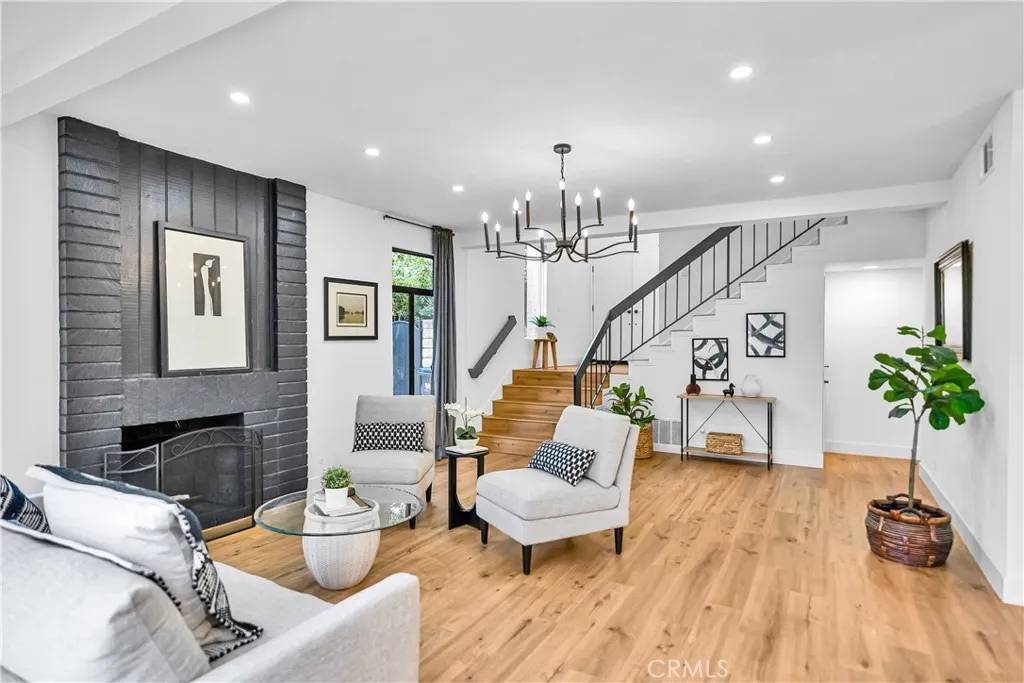 Simi Valley, CA 93065,1059 Hillview Circle