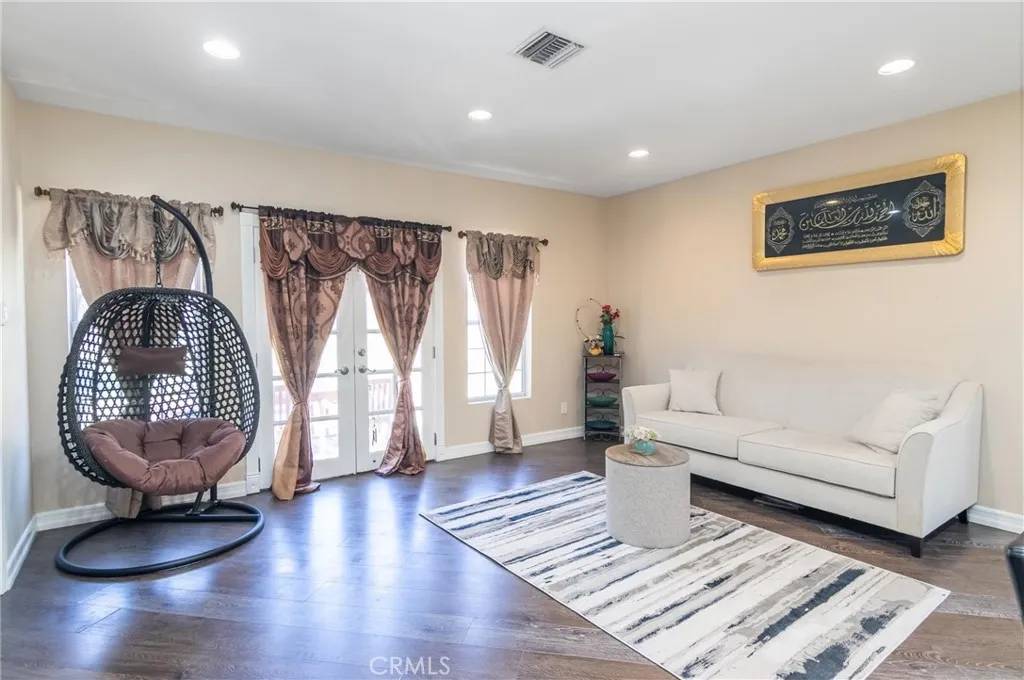 Northridge, CA 91324,18948 Lassen Street
