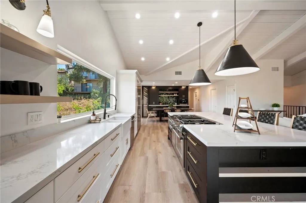 Calabasas, CA 91302,3532 Mesquite Drive