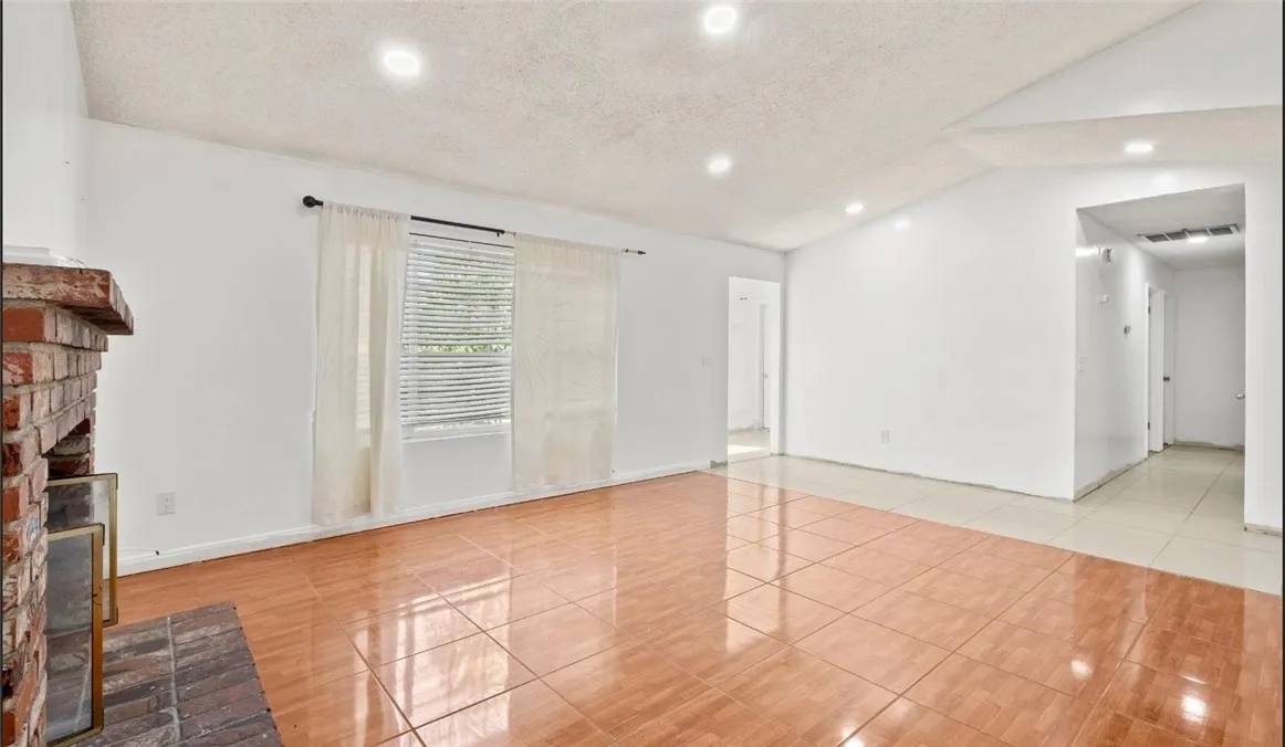 Bakersfield, CA 93308,448 E Warren Avenue