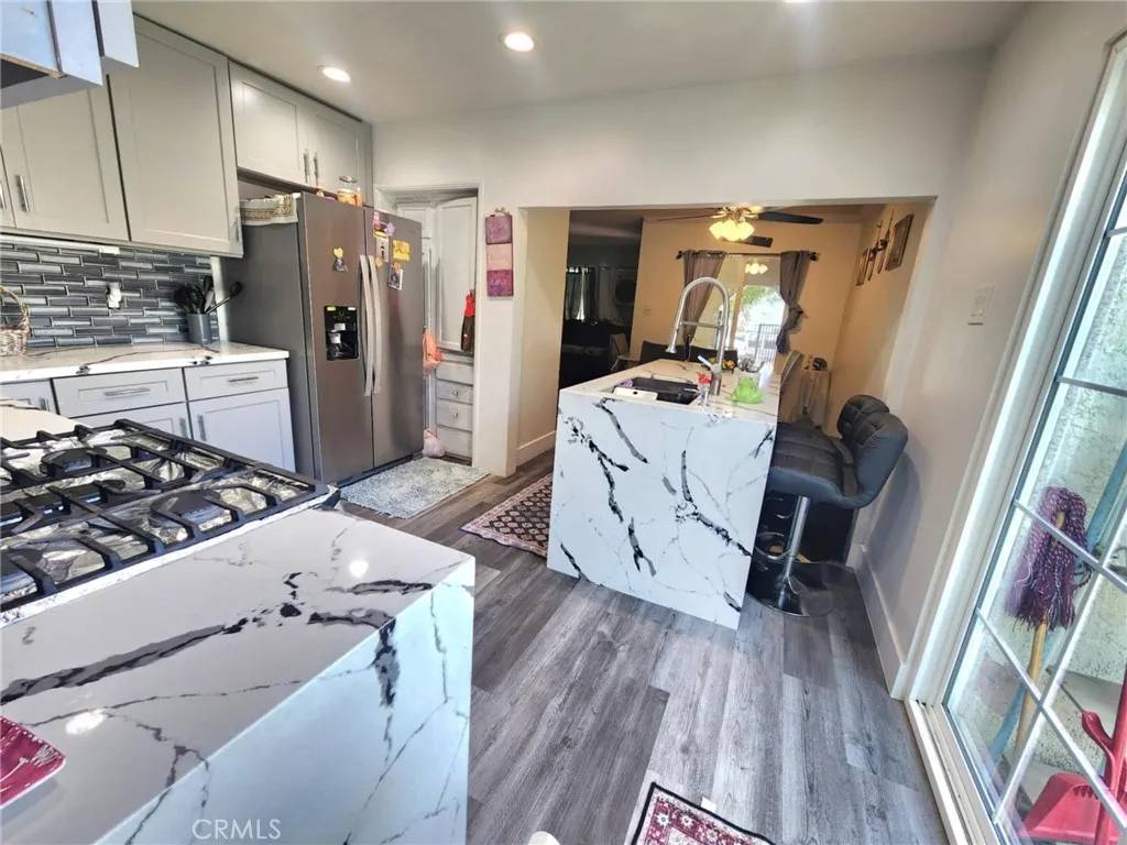 Sun Valley, CA 91352,8626 Laurel Canyon Boulevard