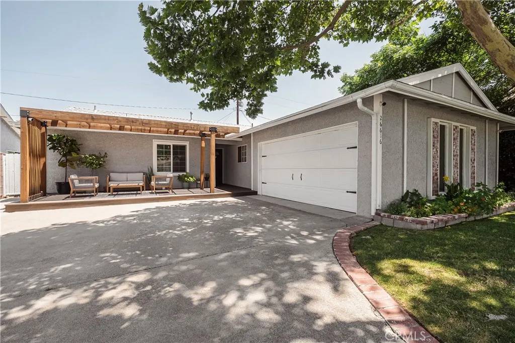 Saugus, CA 91350,26616 Balerna Drive