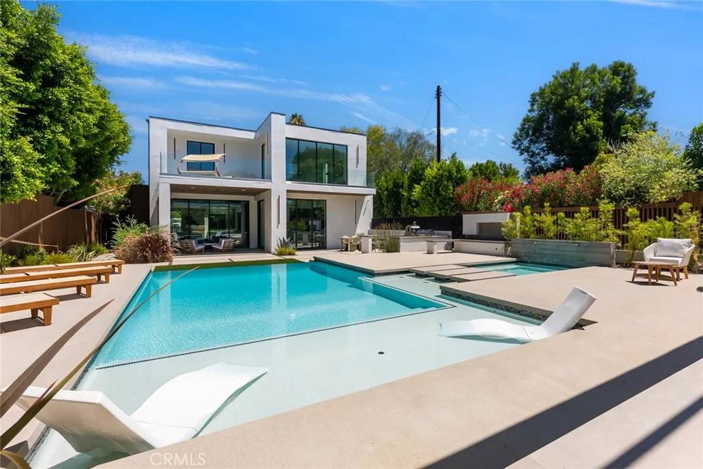 Woodland Hills, CA 91367,22930 Dolorosa Street