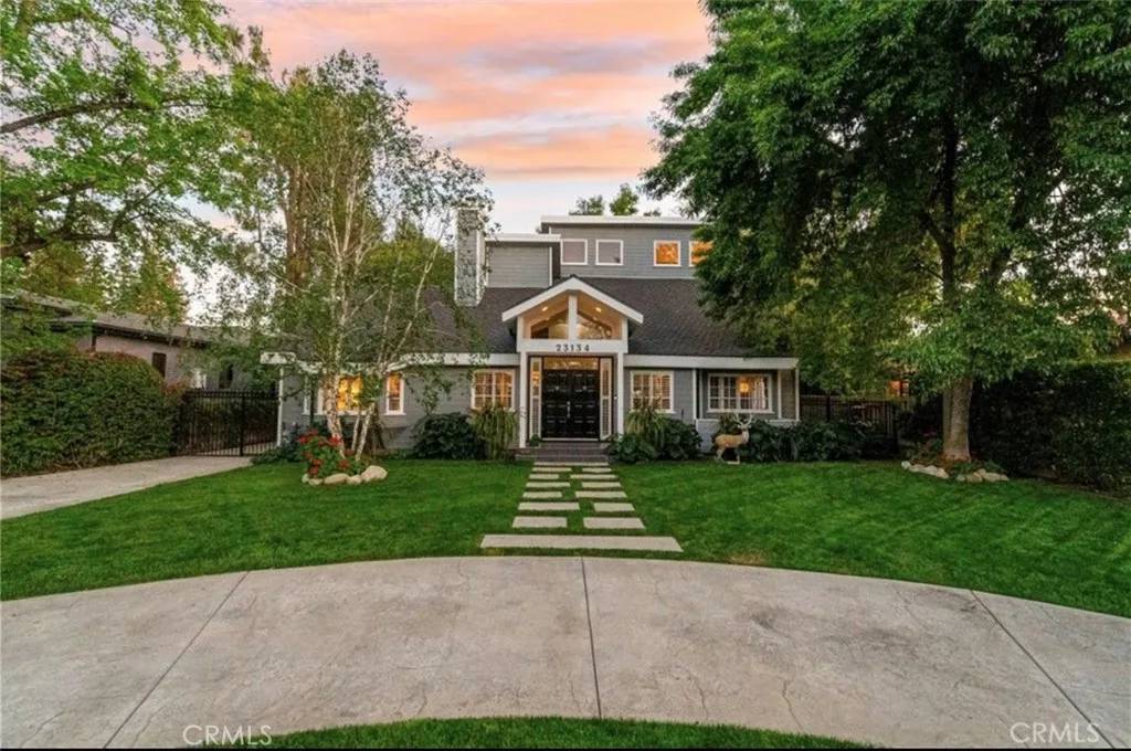 Woodland Hills, CA 91367,23134 Collins Street