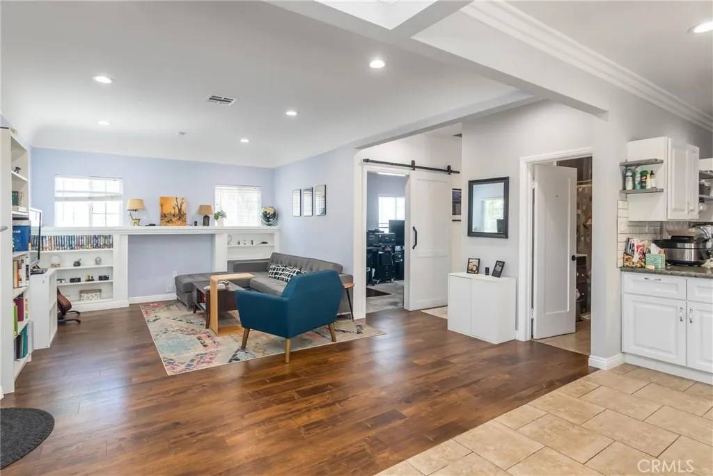 Van Nuys, CA 91405,14835 Kittridge Street