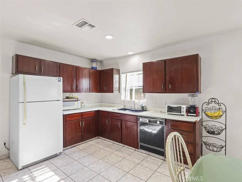 Maywood, CA 90270,4332 E 53rd Street