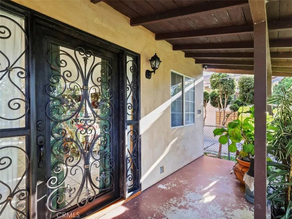 Maywood, CA 90270,4332 E 53rd Street