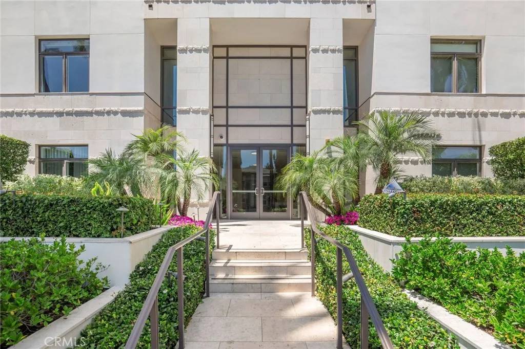 Beverly Hills, CA 90210,447 N Doheny Drive #104